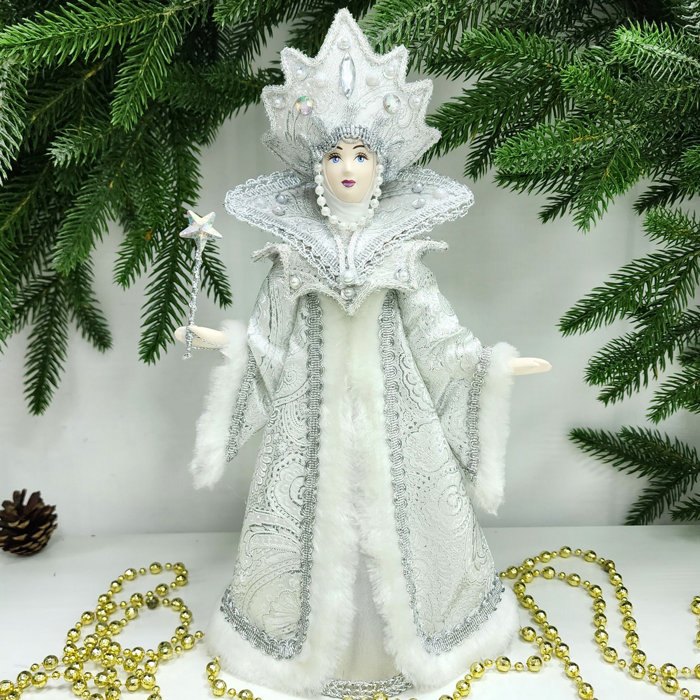 фото Кукла Снежная королева под елку 31 см