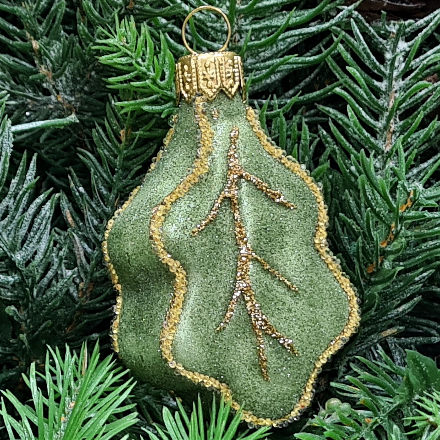 фото Стеклянная елочная игрушка Дубовый листок