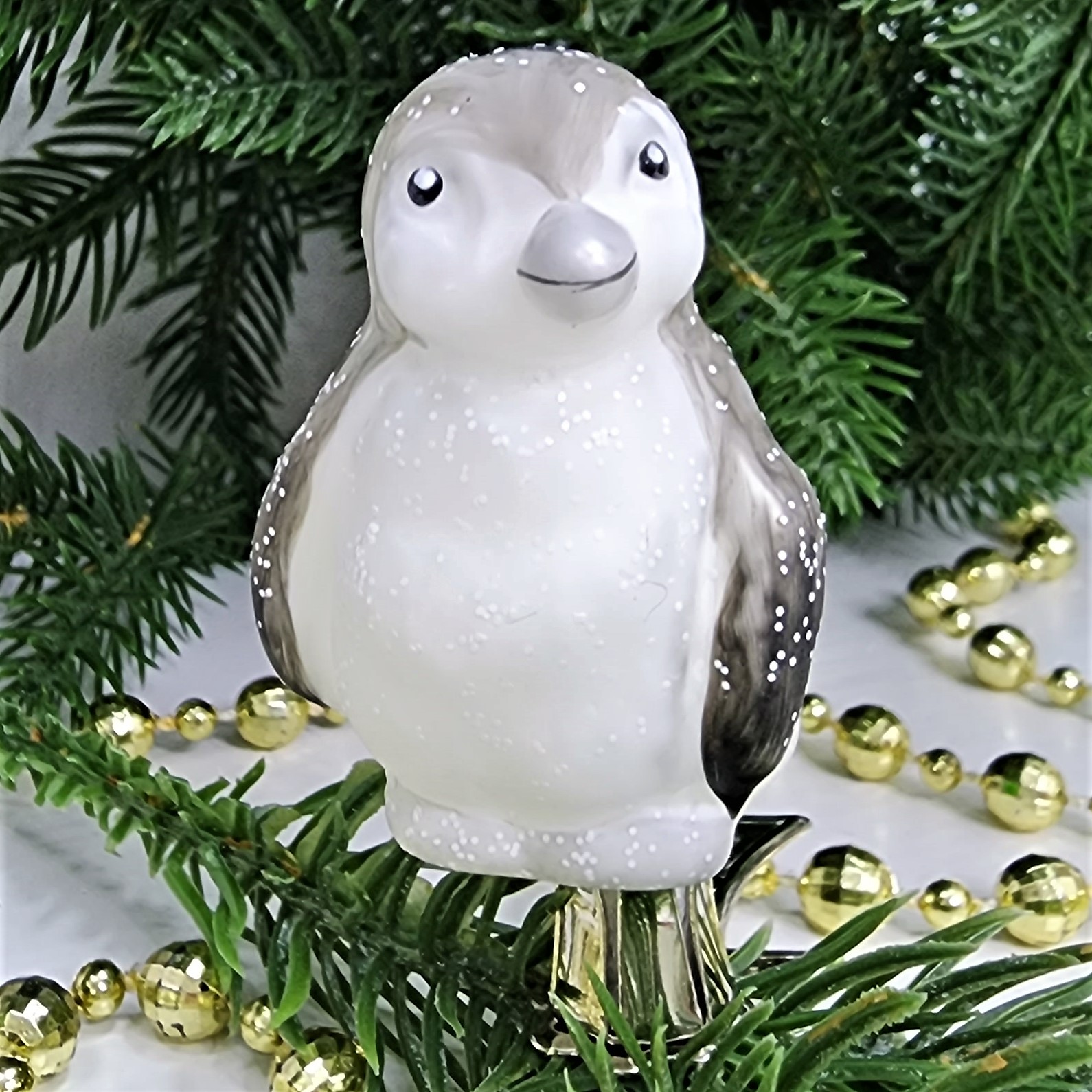 фото Стеклянная елочная игрушка Пингвин на прищепке