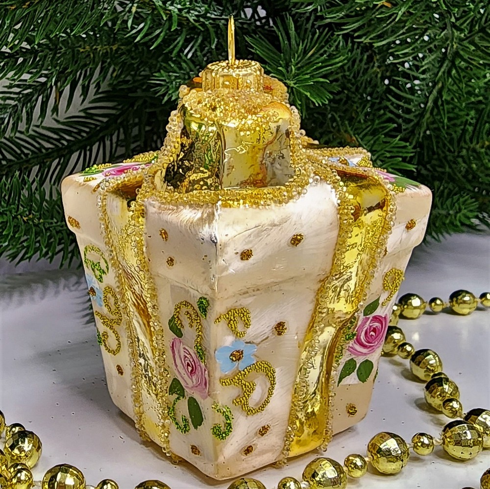 фото Стеклянная елочная игрушка Подарок версаль