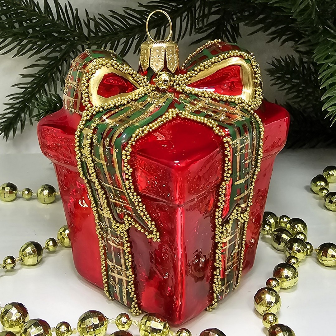 фото Стеклянная елочная игрушка Подарок