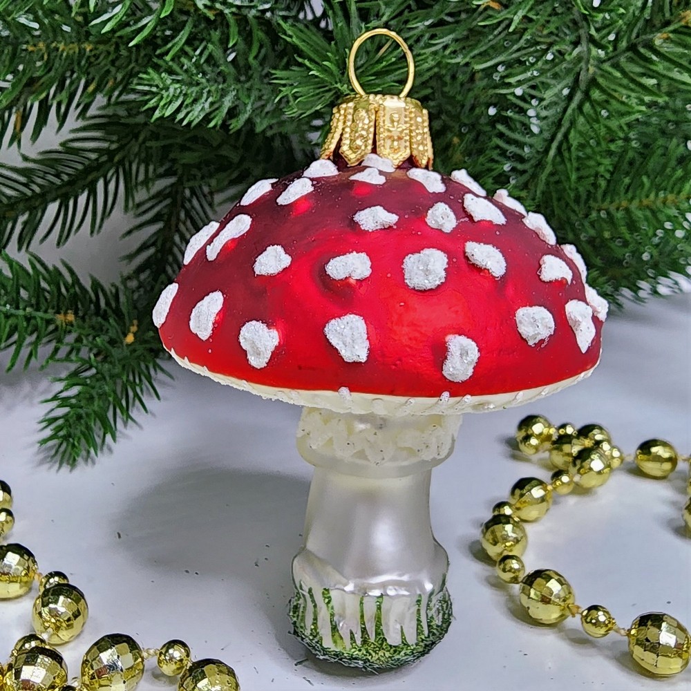 фото Стеклянная елочная игрушка Грибок мухомор