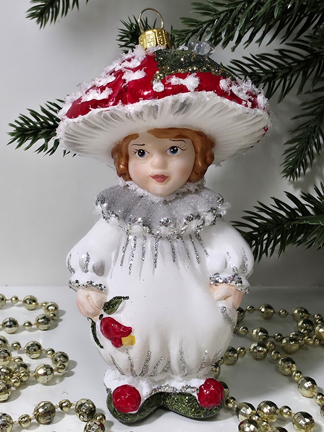 фото Стеклянная елочная игрушка Мальчик Грибочек мухомор