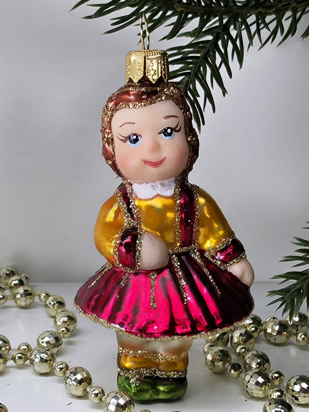 фото Стеклянная елочная игрушка Девочка в платье