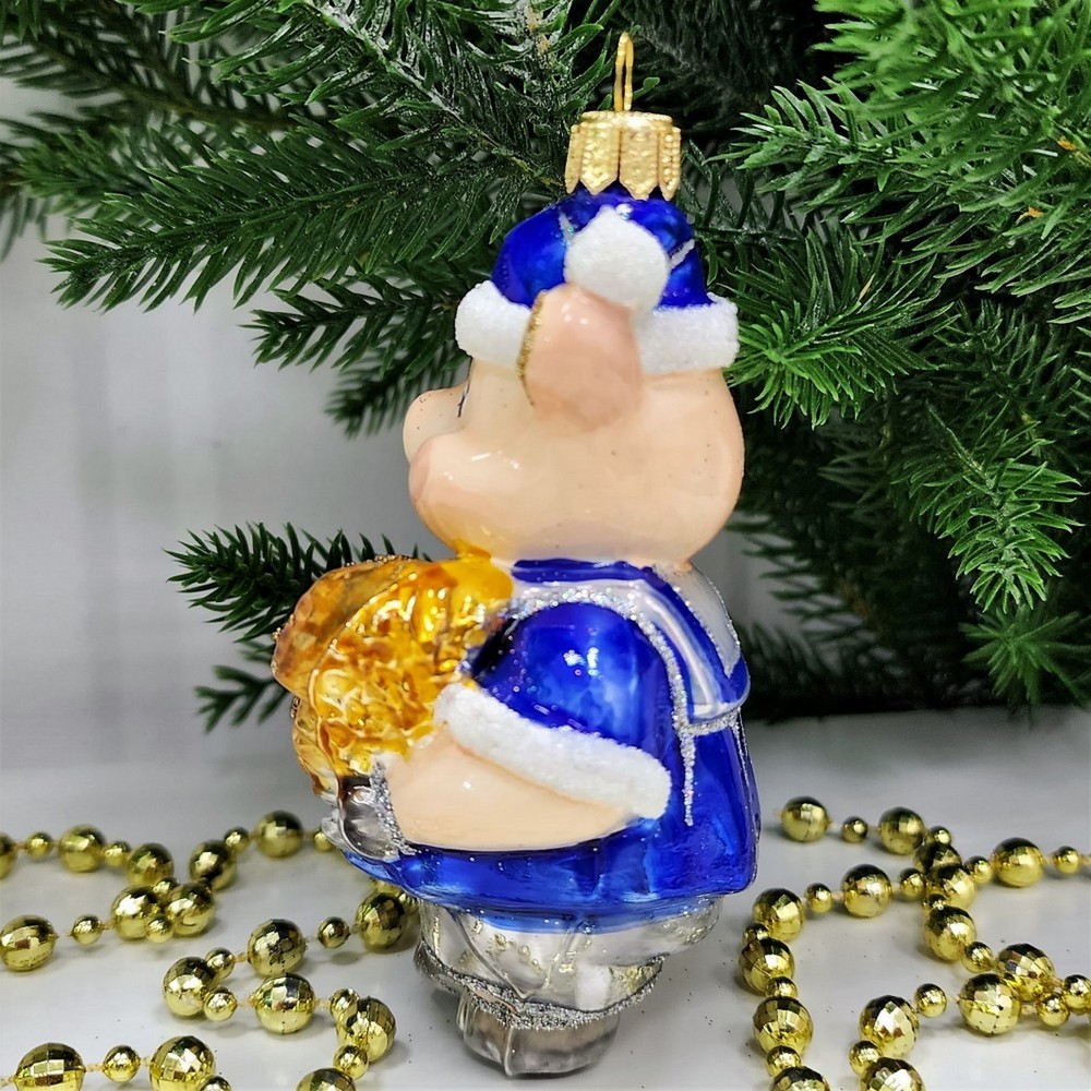 фото Стеклянная елочная игрушка Поросенок с сеном