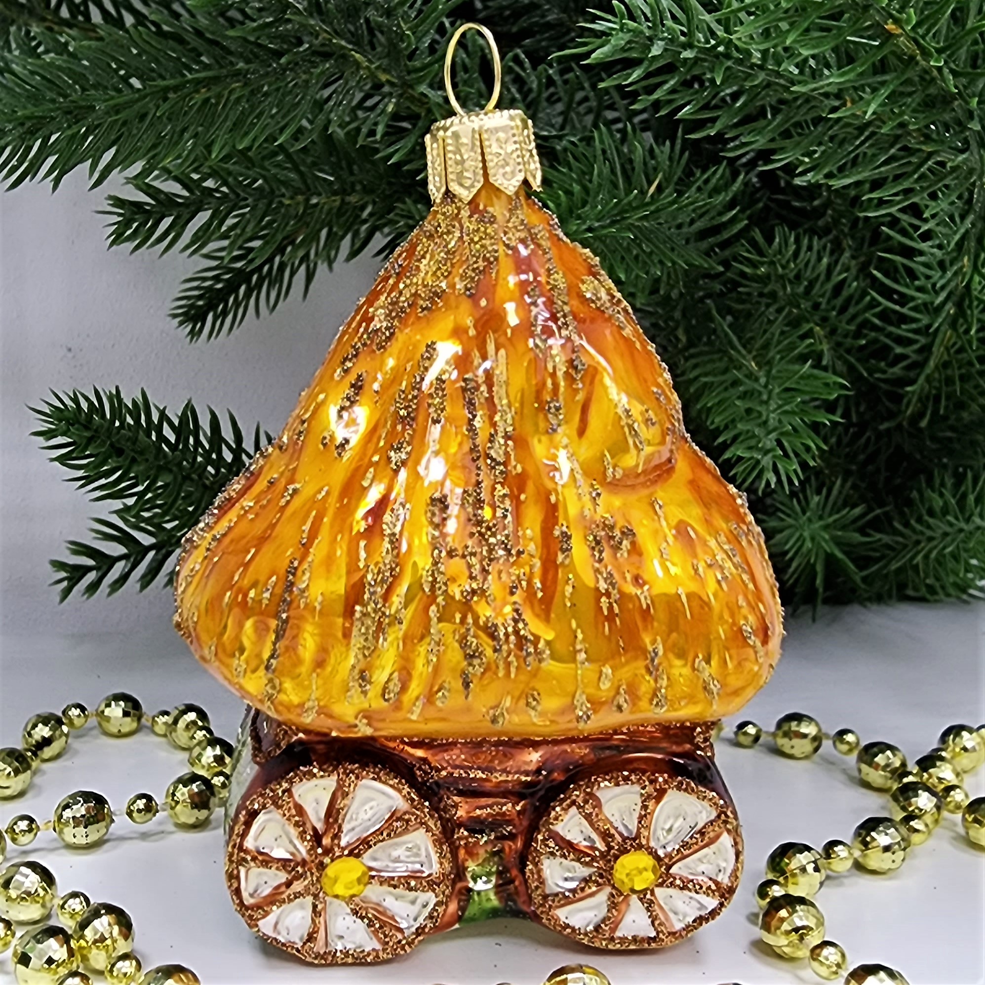 фото Стеклянная елочная игрушка Телега с сеном
