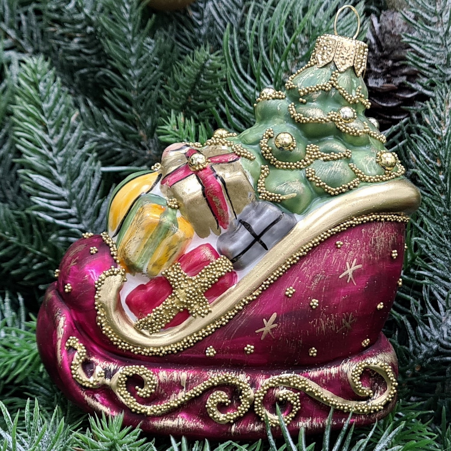 фото Стеклянная елочная игрушка Сани с подарками винтаж