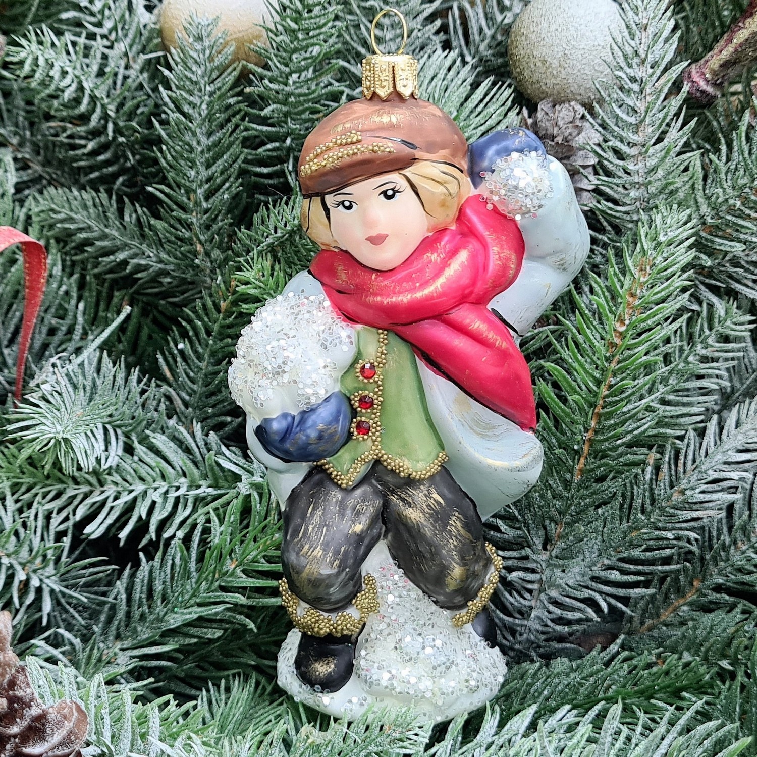 фото Стеклянная елочная игрушка Мальчик со снежком винтаж