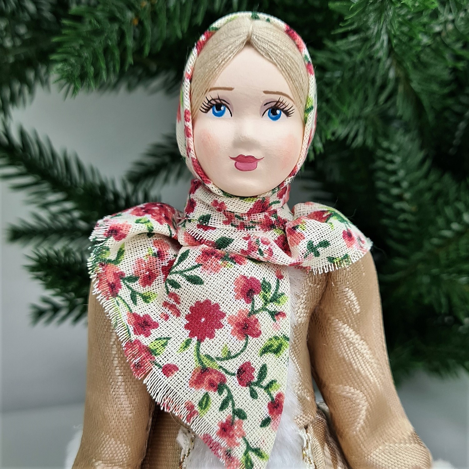 фото Кукла Девочка с подснежниками 20см