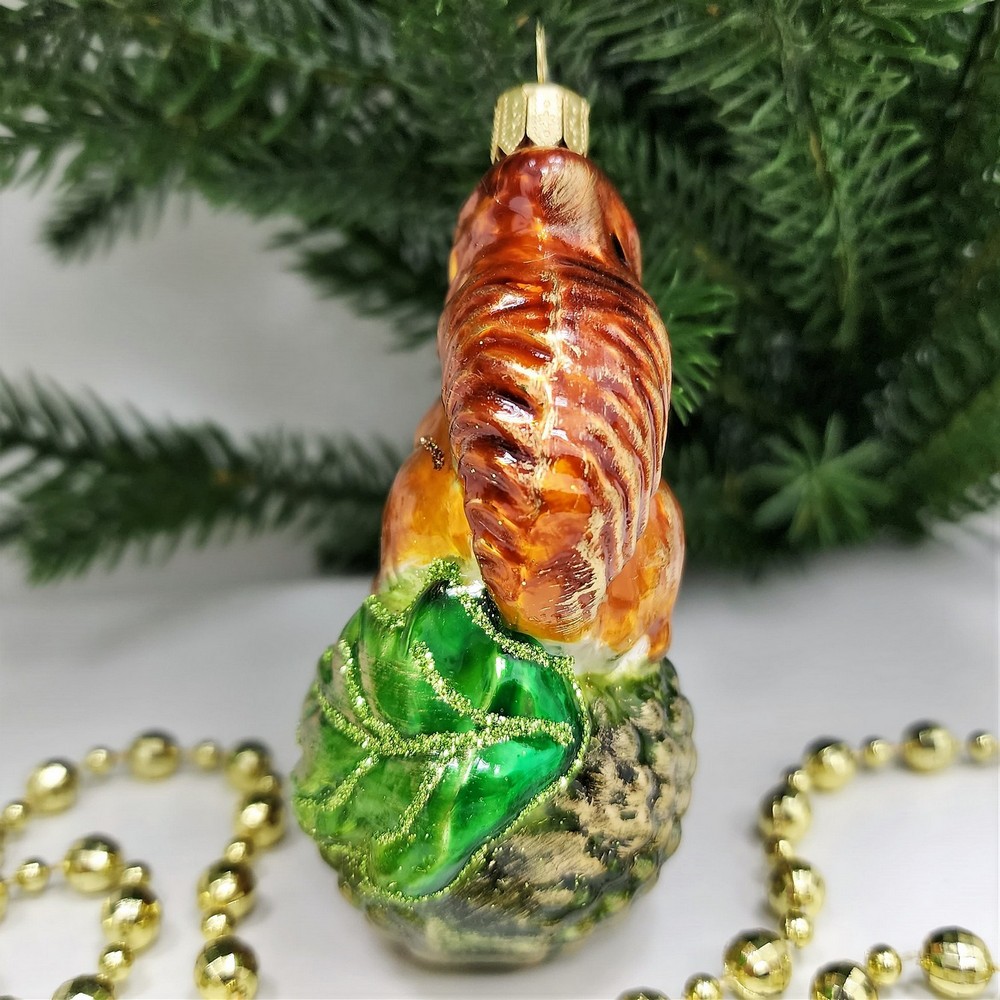 фото Стеклянная елочная игрушка Белочка на желуде