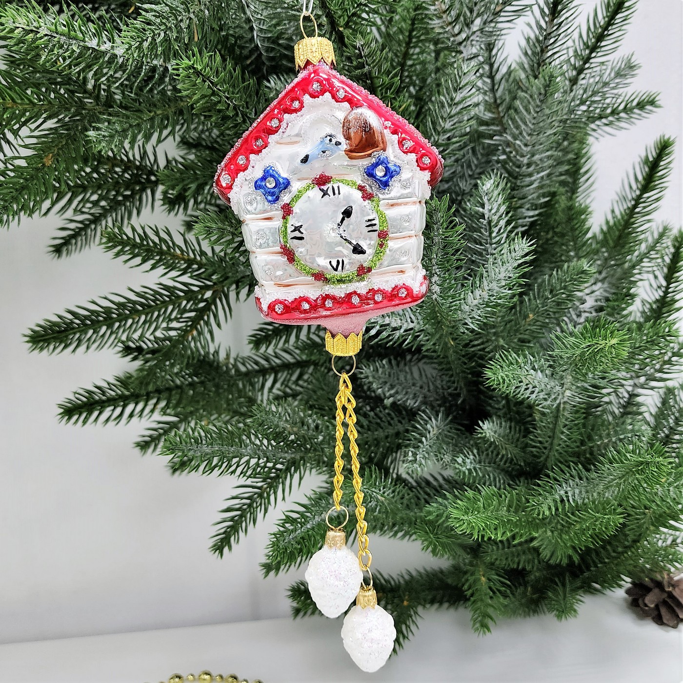 фото Стеклянная елочная игрушка Часы с кукушкой красные