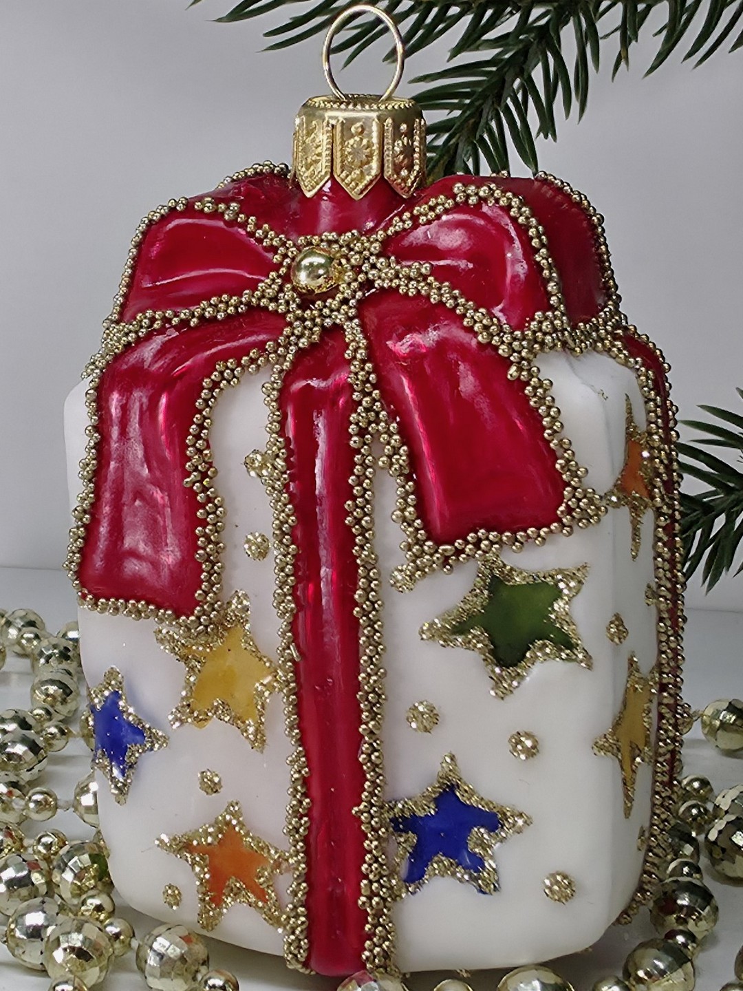 фото Стеклянная елочная игрушка Подарок винтаж