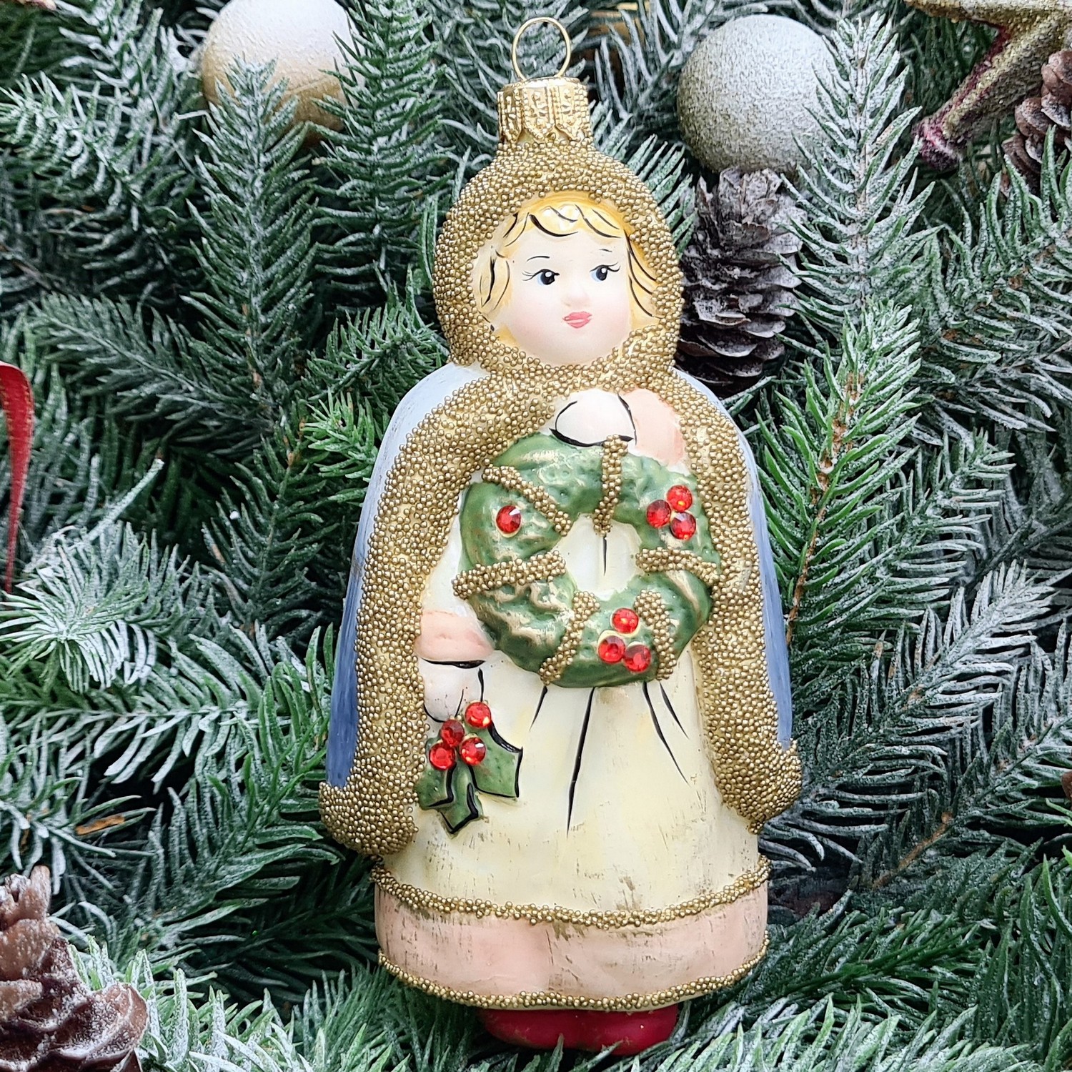 фото Стеклянная елочная игрушка Девочка с веночком винтаж
