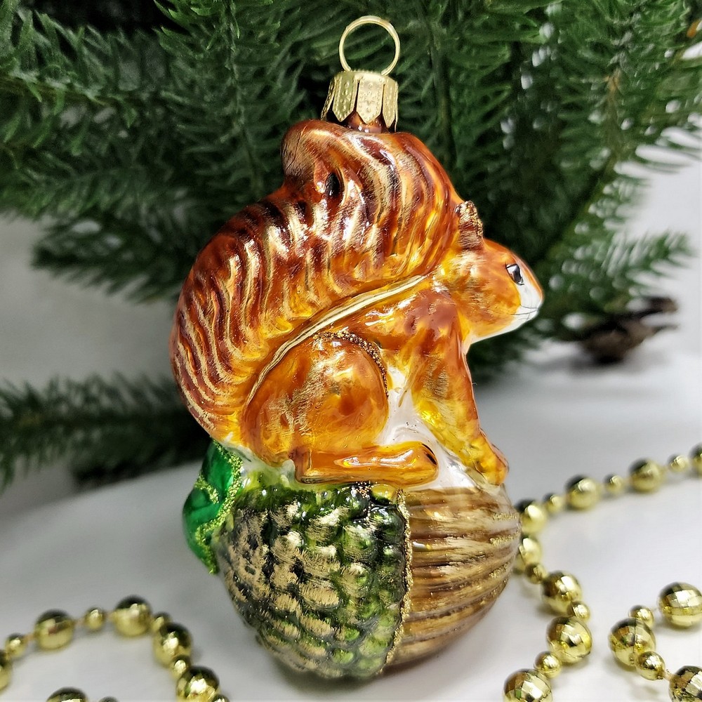 фото Стеклянная елочная игрушка Белочка на желуде