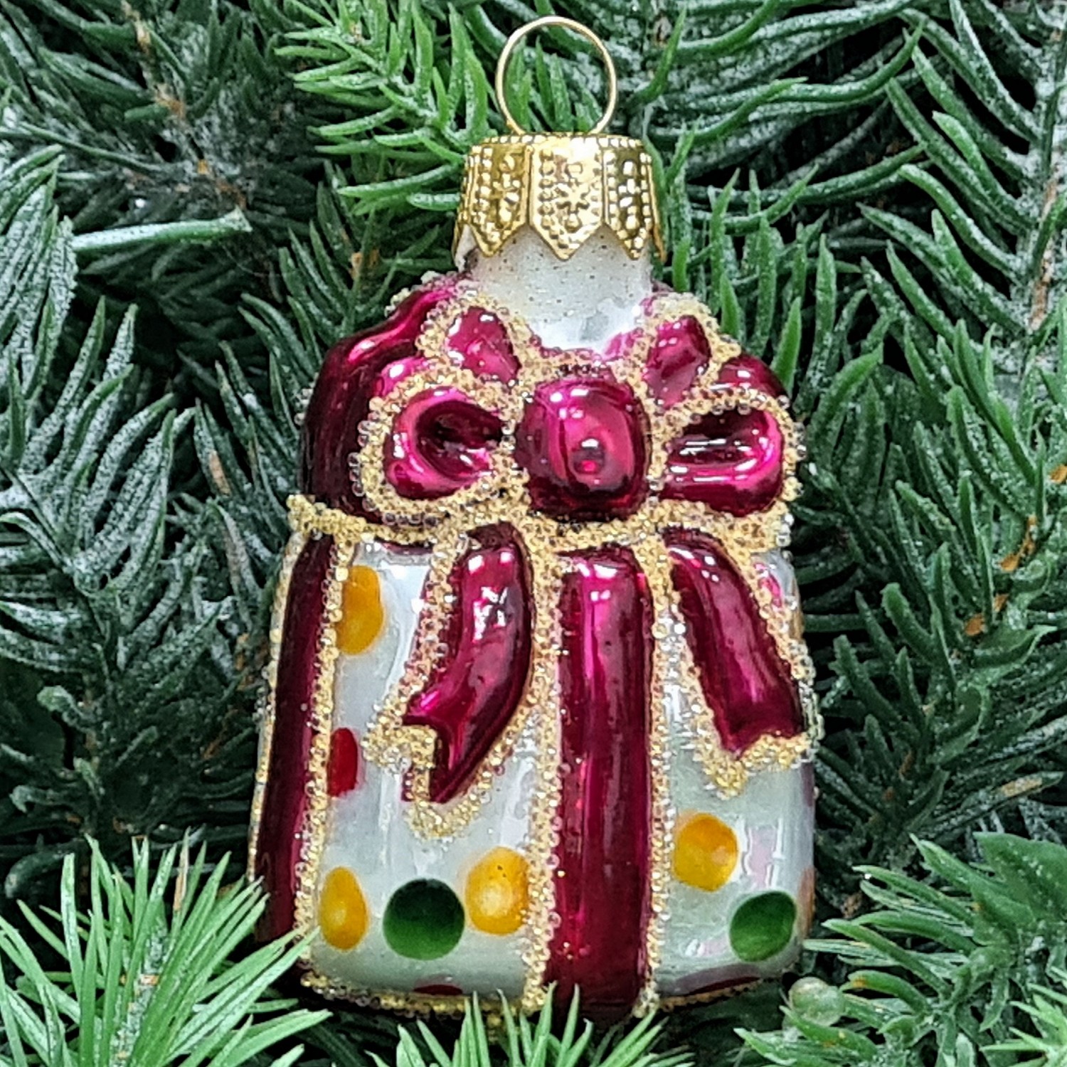 фото Стеклянная елочная игрушка Подарок малый