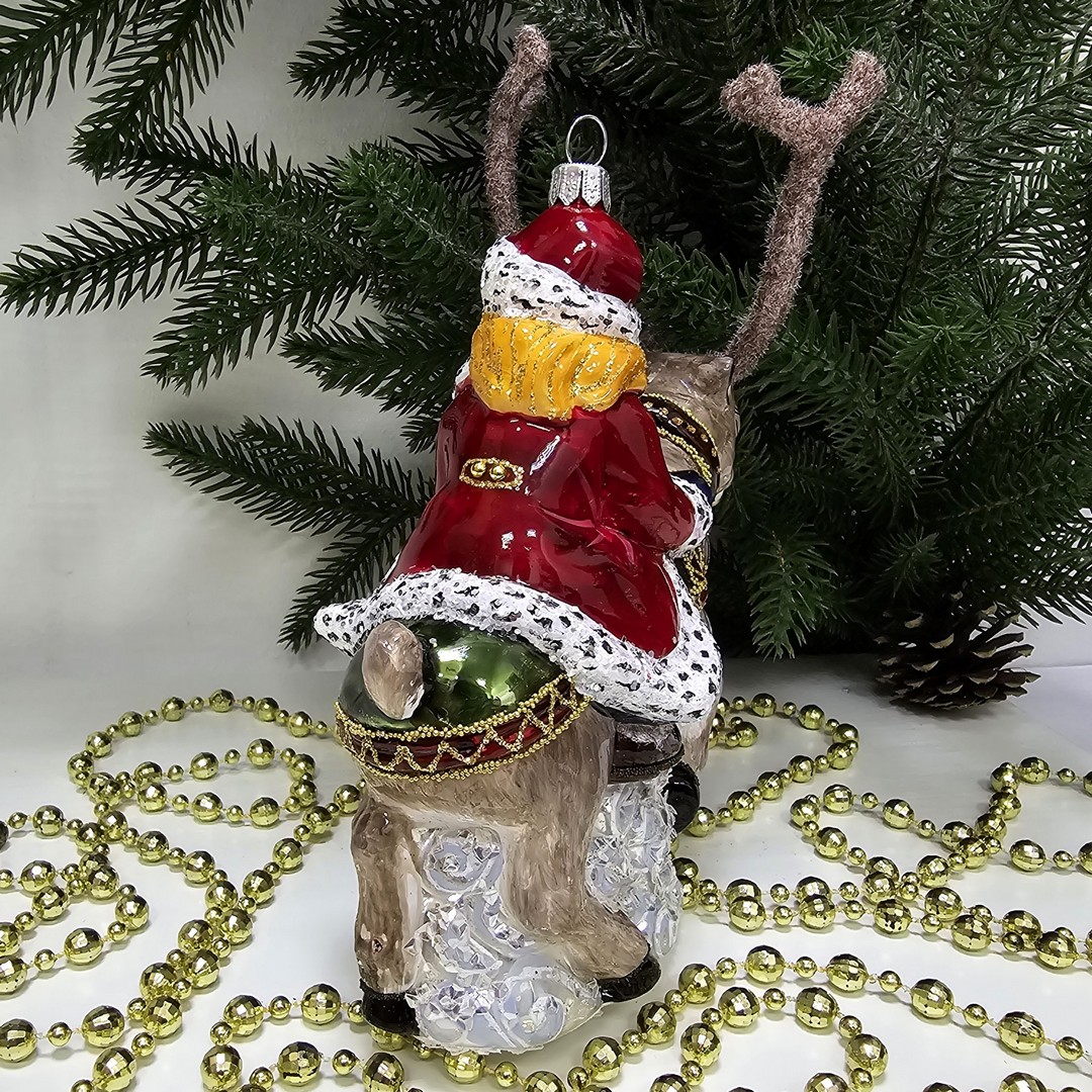 фото Стеклянная елочная игрушка Герда на олене