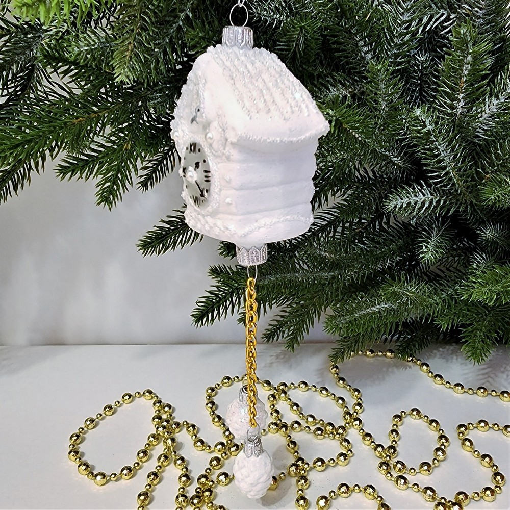 фото Стеклянная елочная игрушка Часы с кукушкой белые