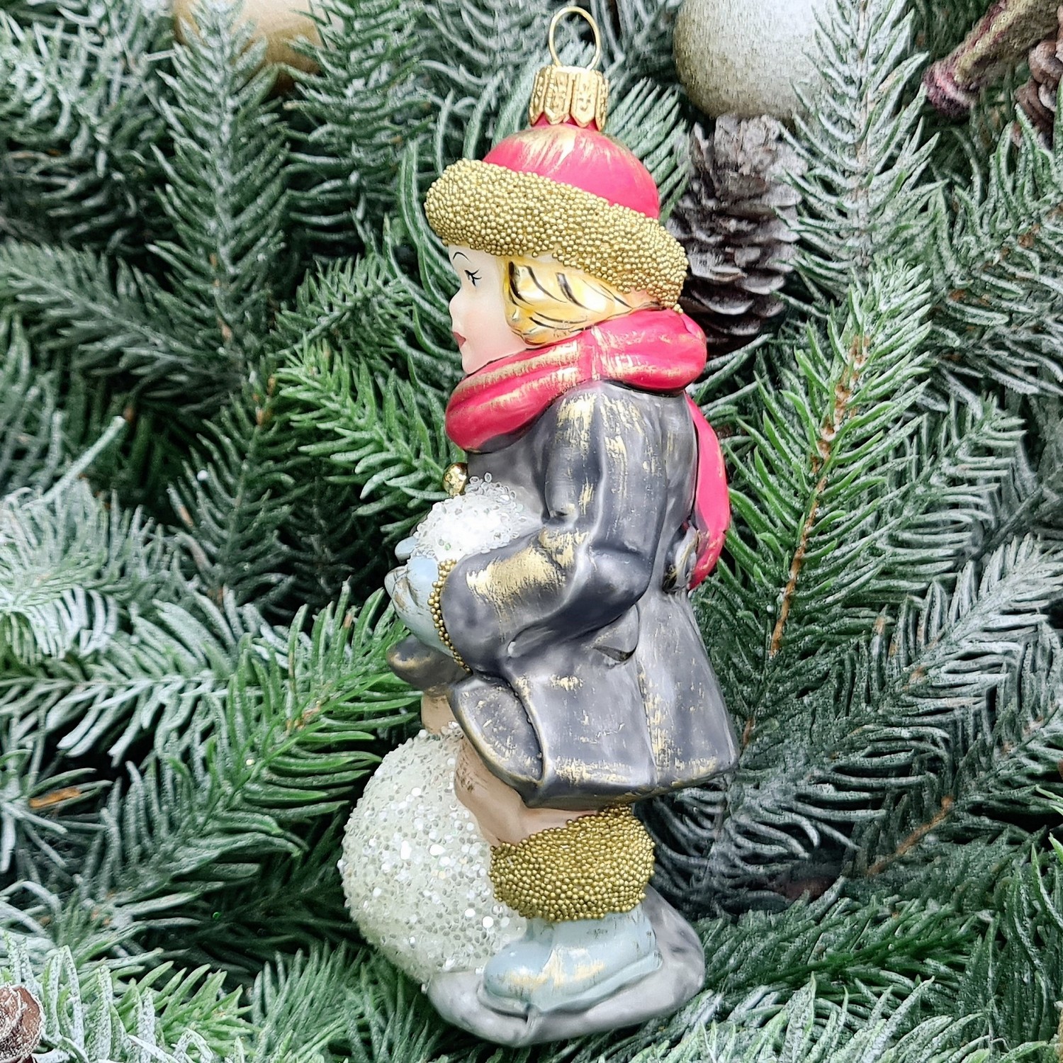 фото Стеклянная елочная игрушка Девочка со снежком Винтаж