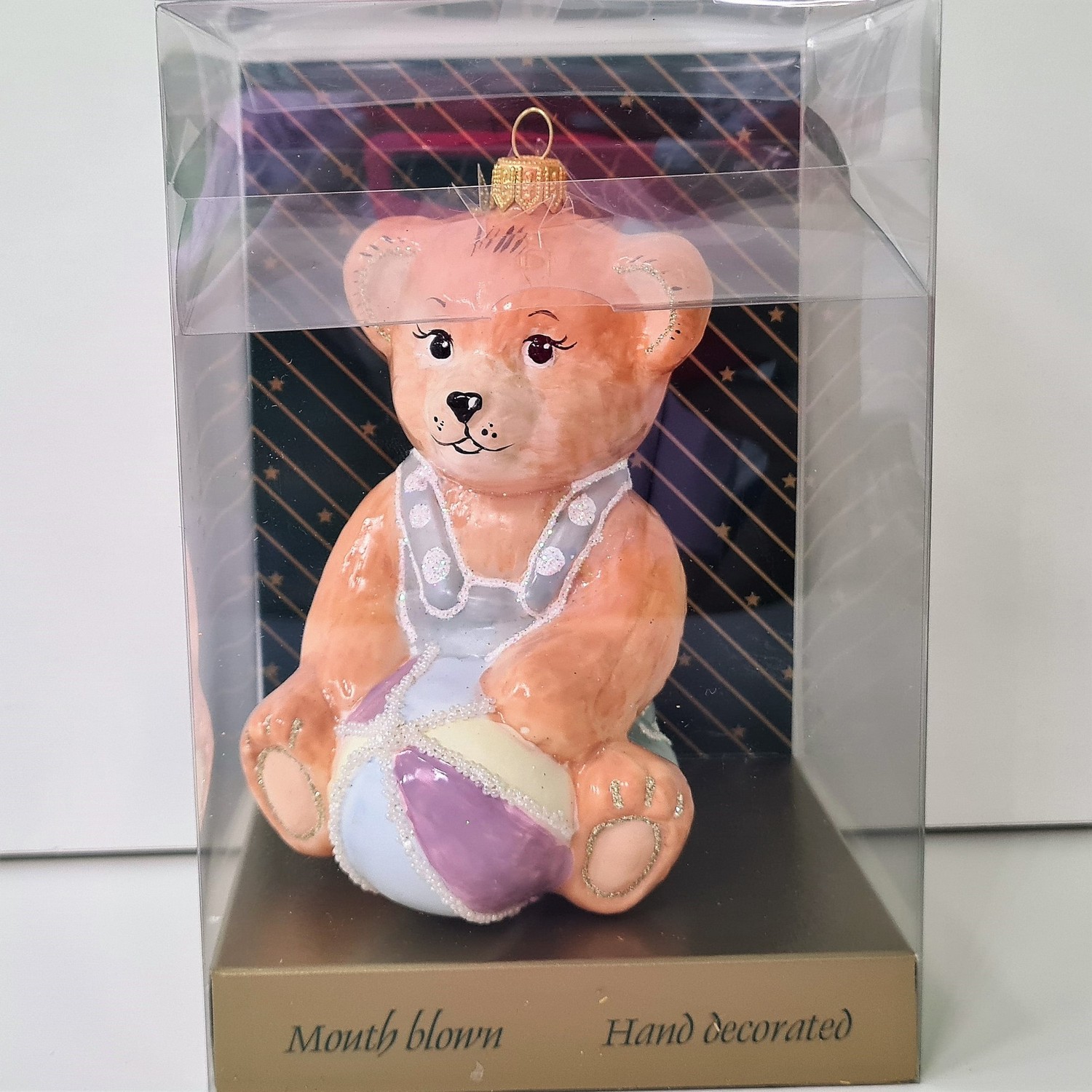 фото Стеклянная елочная игрушка Мишка с мячом