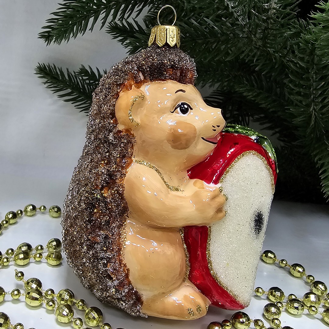 фото Стеклянная елочная игрушка Ёжик с яблоком