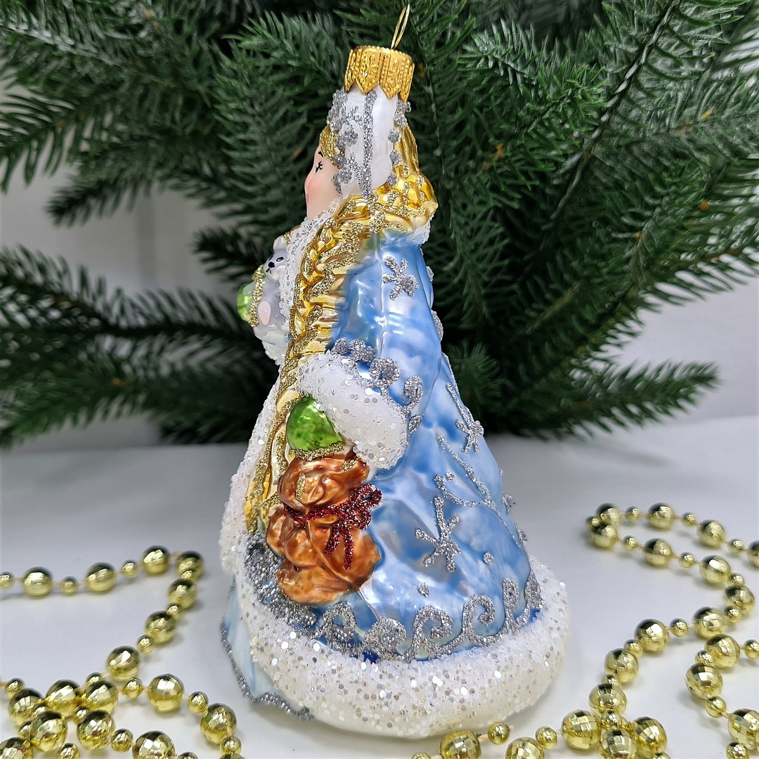 фото Стеклянная елочная игрушка Снегурочка с мишкой