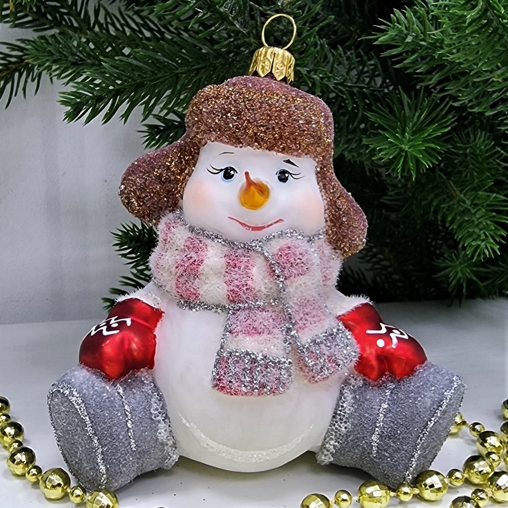 фото Стеклянная елочная игрушка Снеговик в валенках