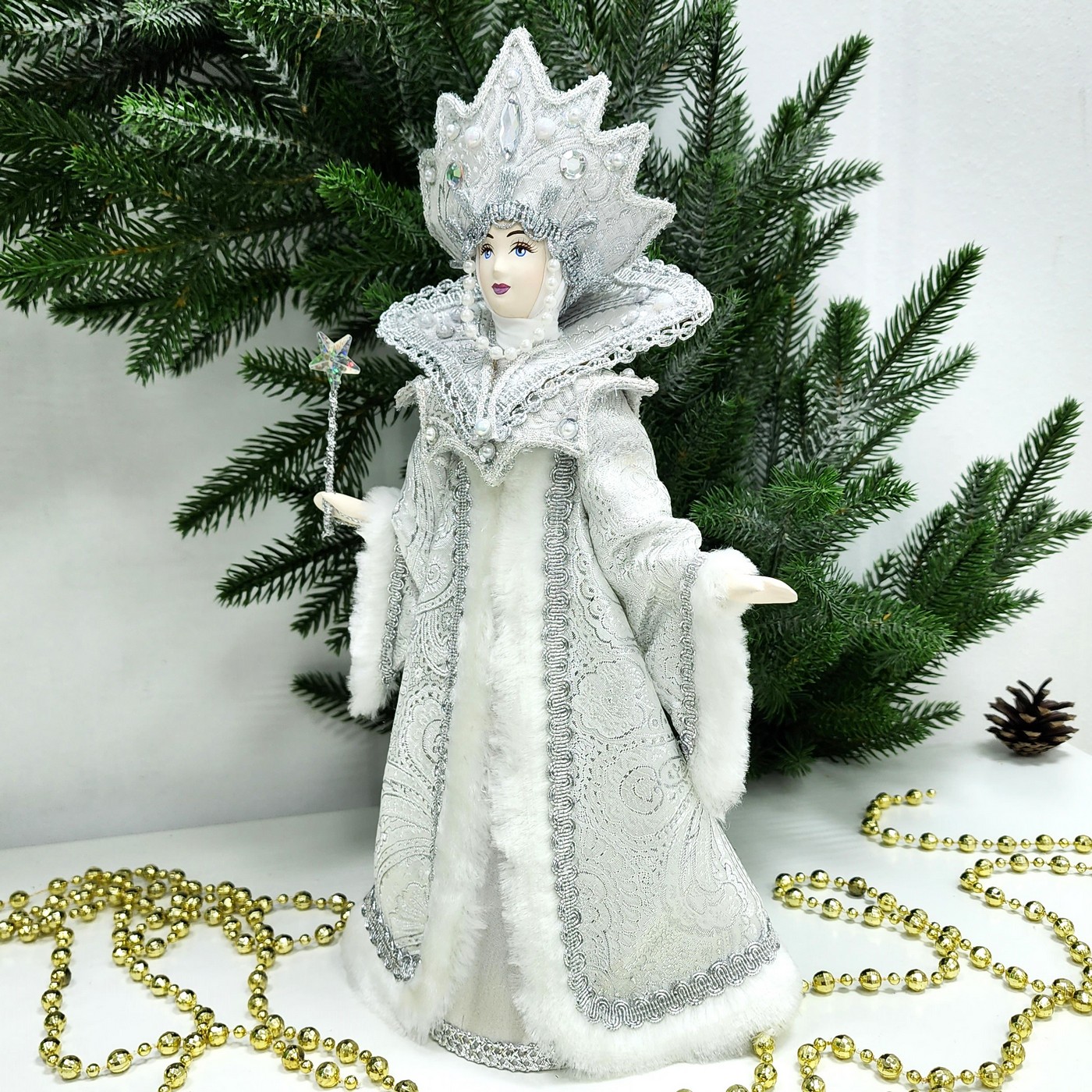 фото Кукла Снежная королева под елку 31 см