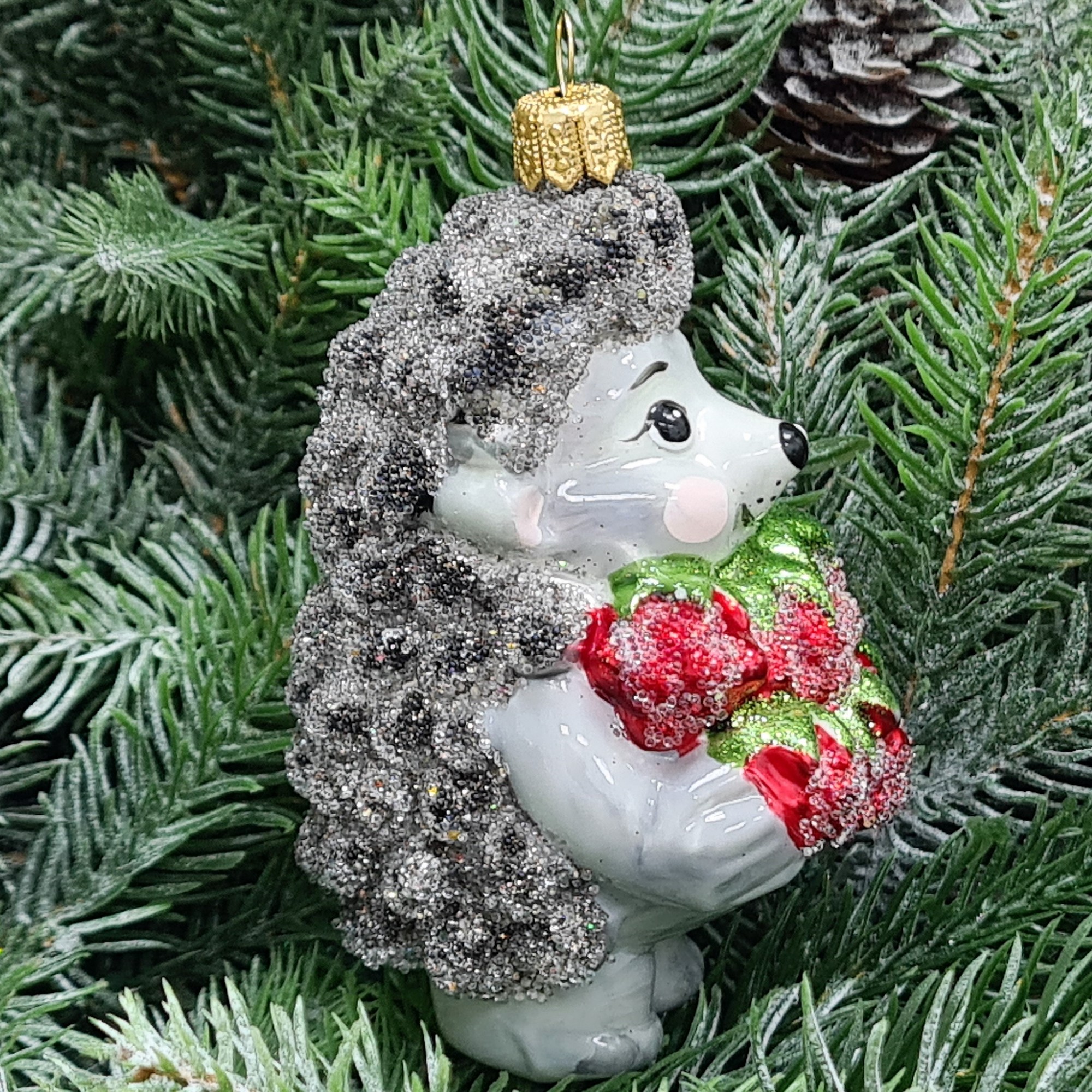 фото Стеклянная елочная игрушка Ежик с малиной