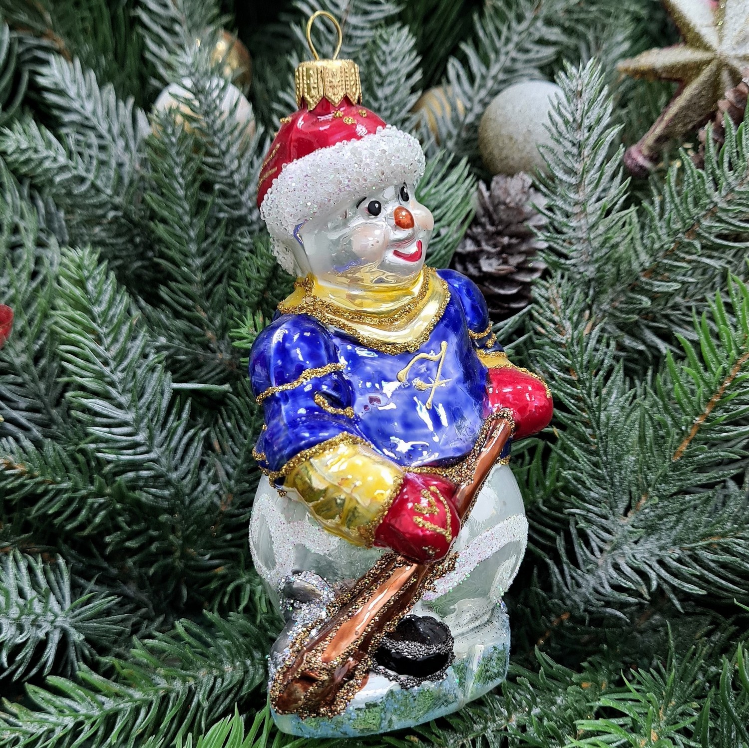 фото Стеклянная елочная игрушка Снеговик Хоккеист