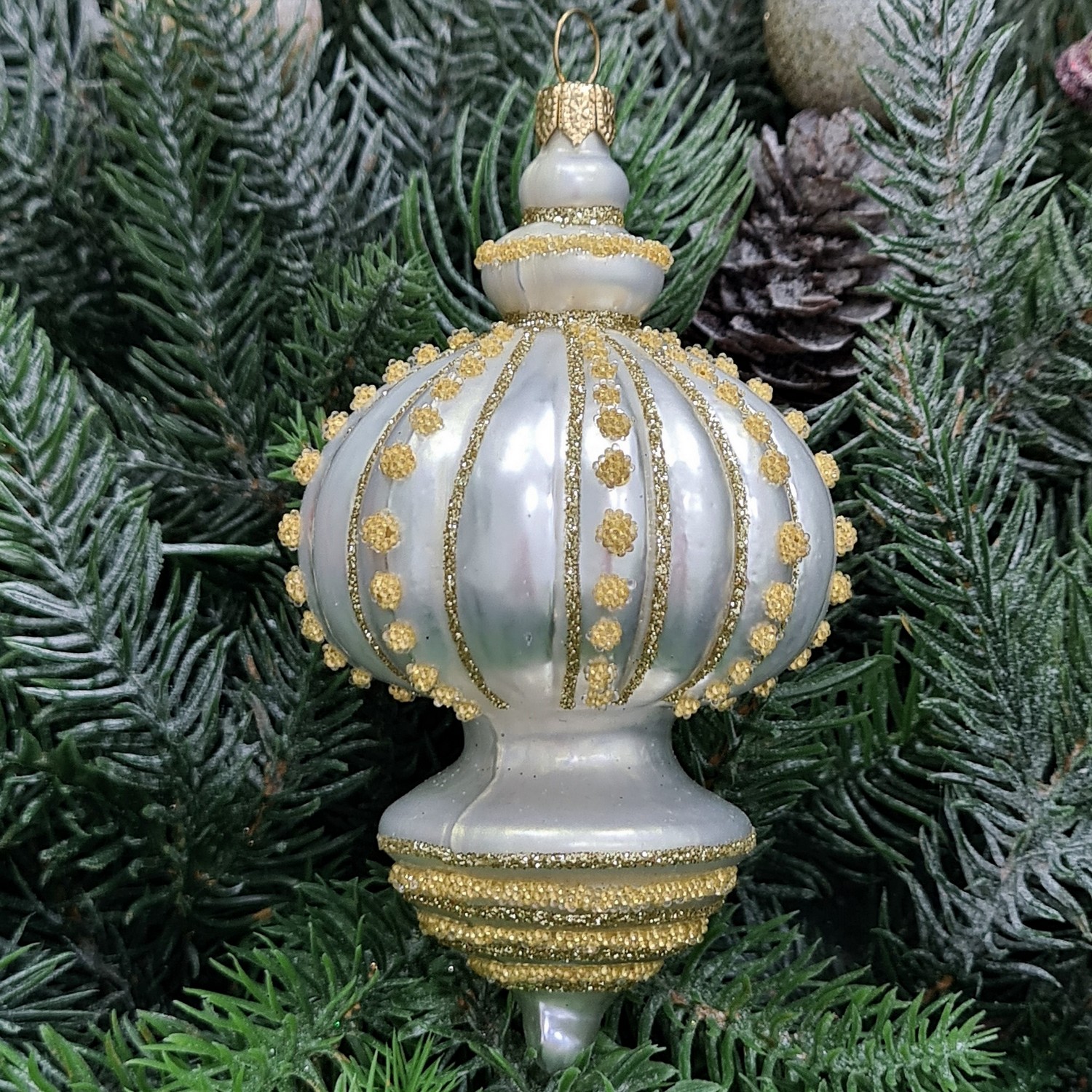 фото Стеклянная елочная игрушка Подвеска белая