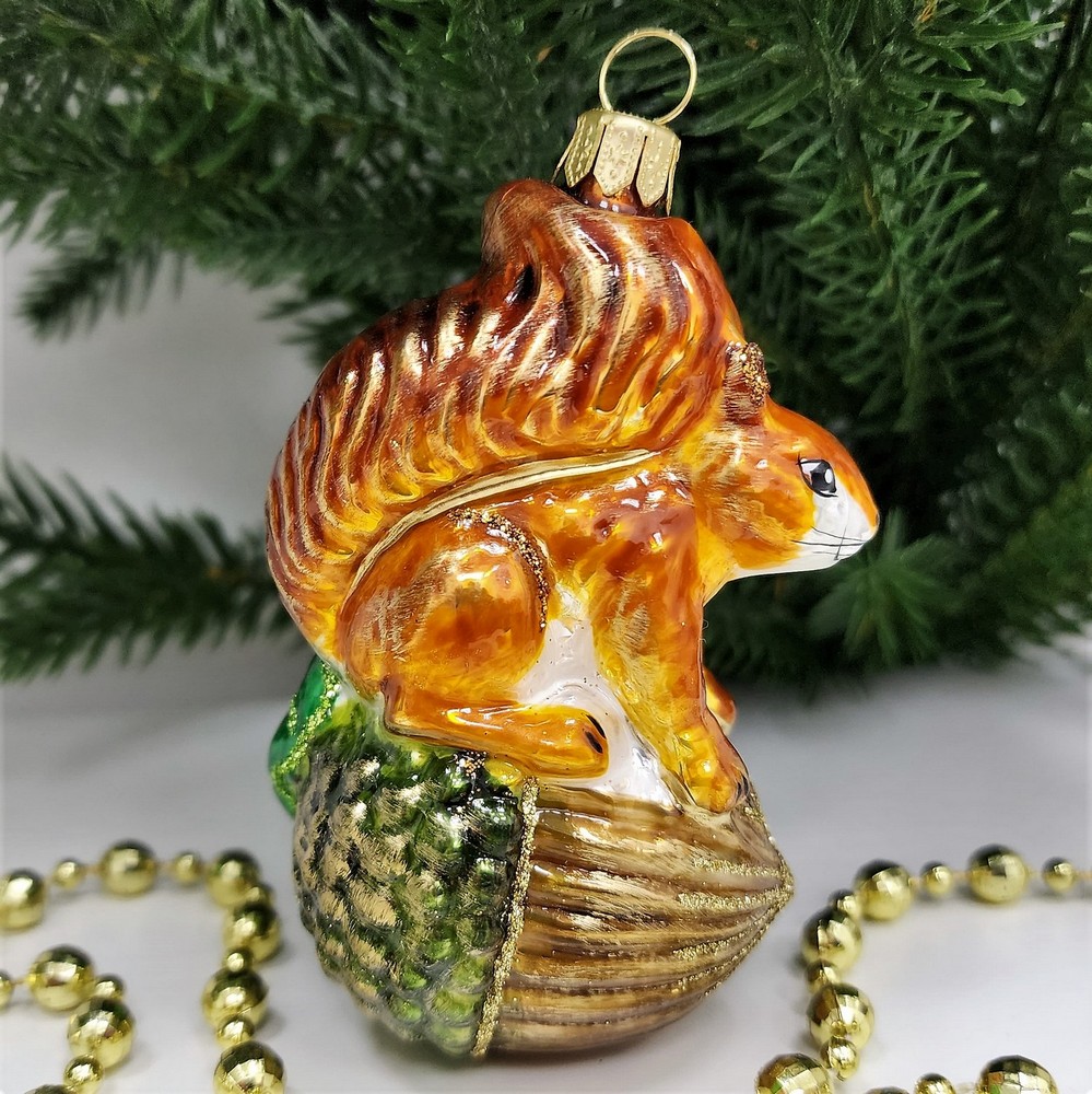 фото Стеклянная елочная игрушка Белочка на желуде