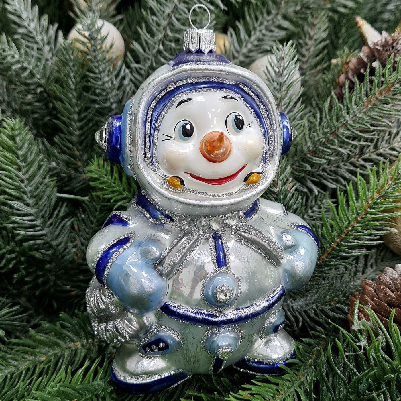 фото Стеклянная елочная игрушка Снеговик космонавт синий