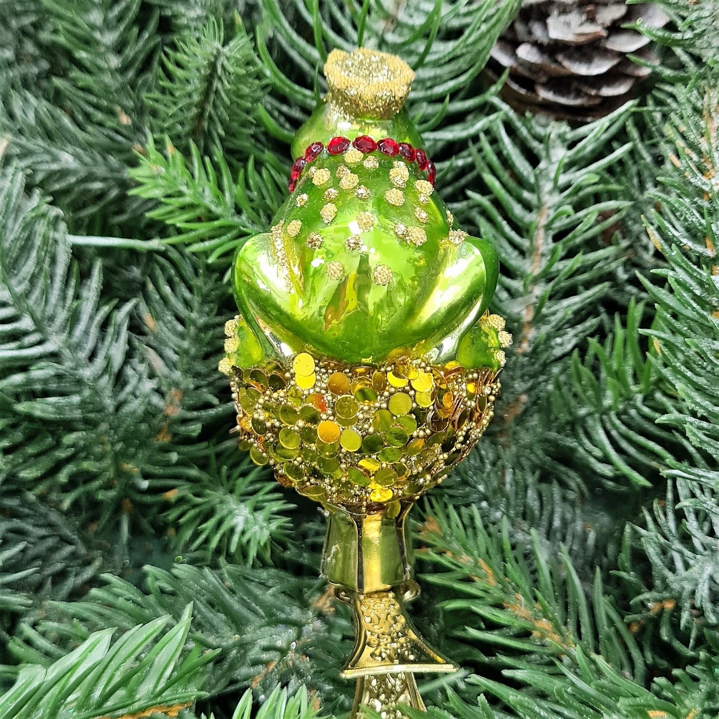 фото Стеклянная елочная игрушка Царевна лягушка на монетках