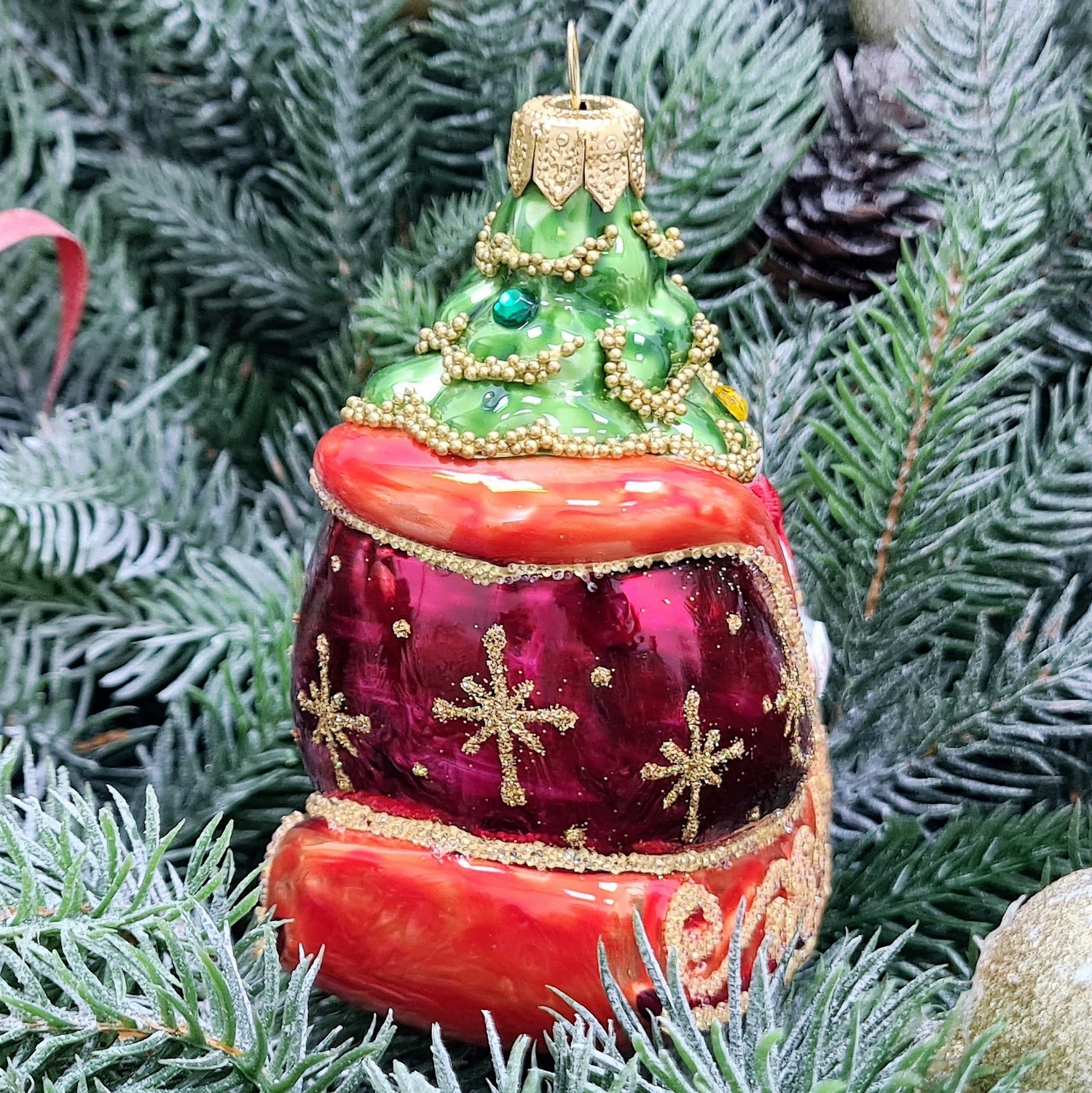 фото Стеклянная елочная игрушка Сани с подарками эмаль