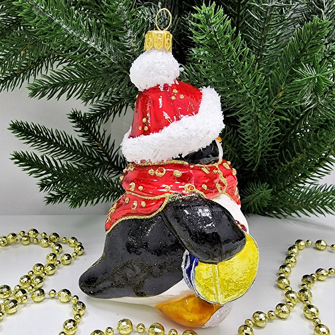 фото Стеклянная елочная игрушка Пингвин с барабаном