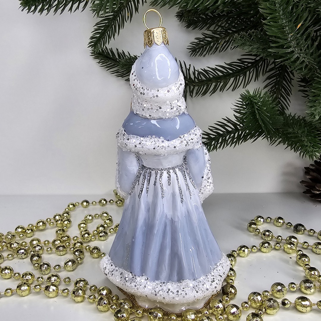 фото Стеклянная елочная игрушка Снегурочка со шкатулкой
