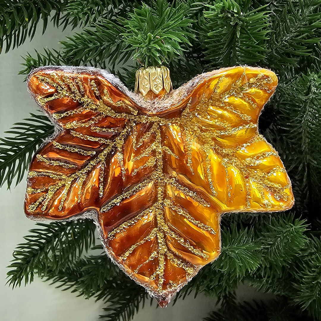 фото Стеклянная елочная игрушка Кленовый листок