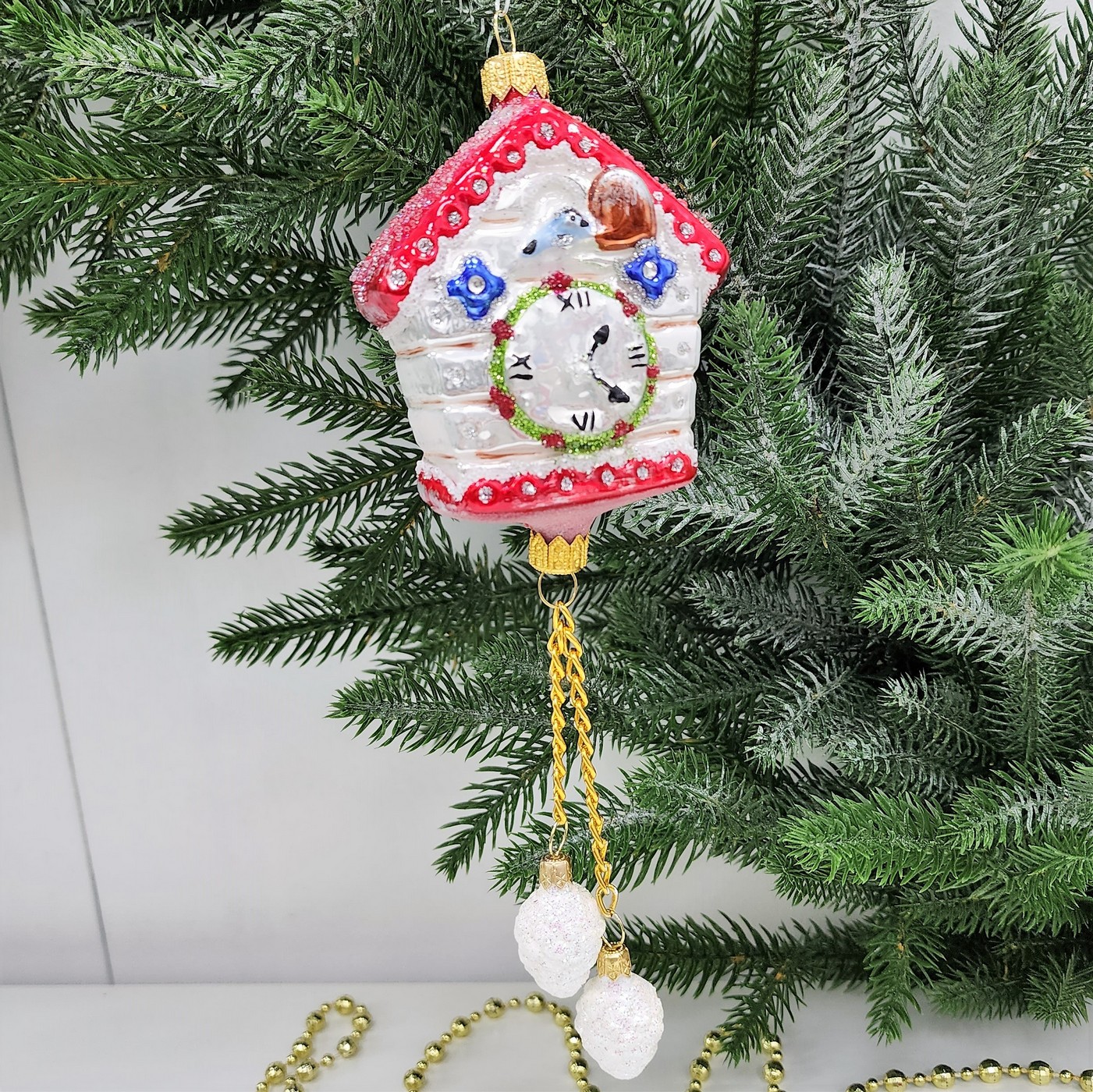 фото Стеклянная елочная игрушка Часы с кукушкой красные