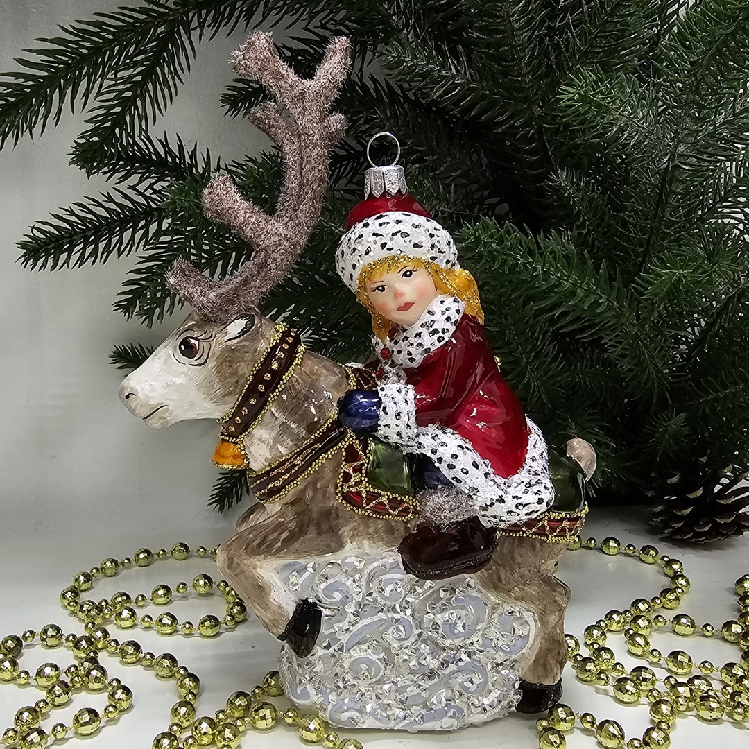 фото Стеклянная елочная игрушка Герда на олене