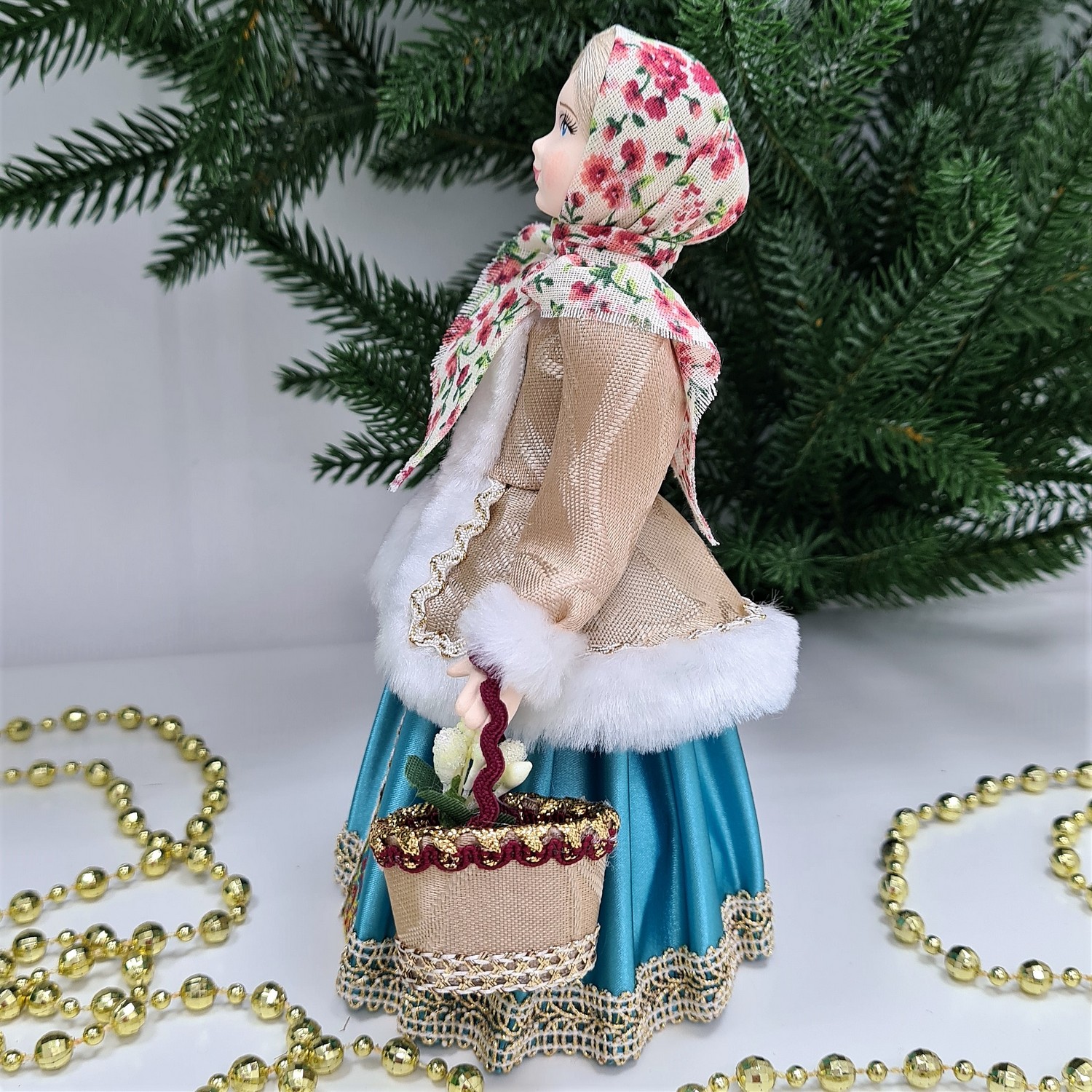 фото Кукла Девочка с подснежниками 20см