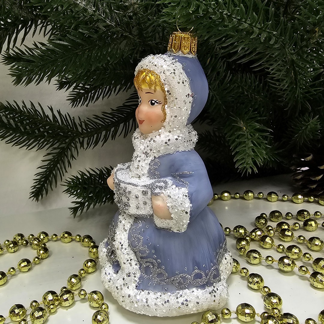 фото Стеклянная елочная игрушка Девочка