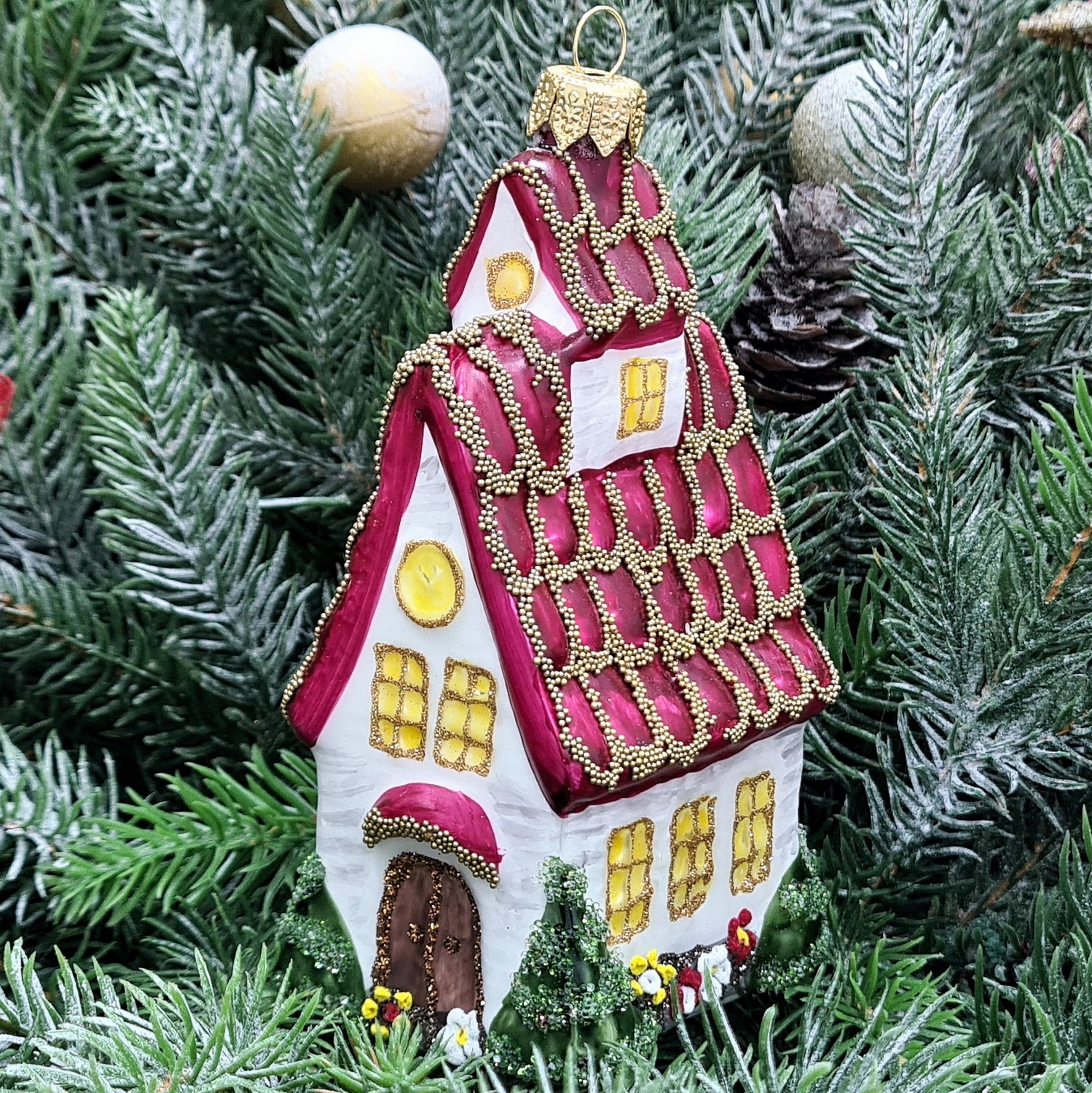 фото Стеклянная елочная игрушка Домик с острой крышей винтаж