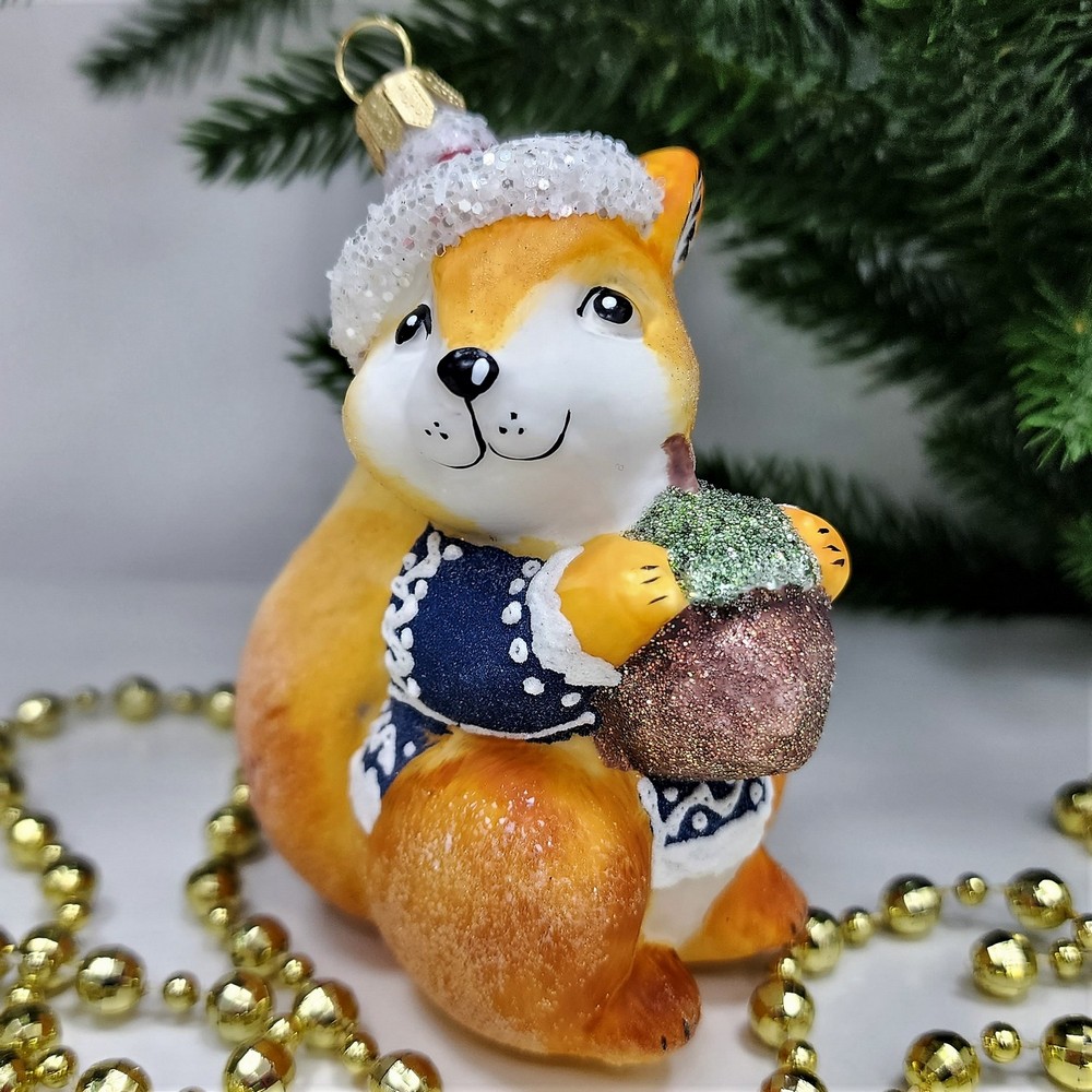 фото Стеклянная елочная игрушка Белочка с орехом