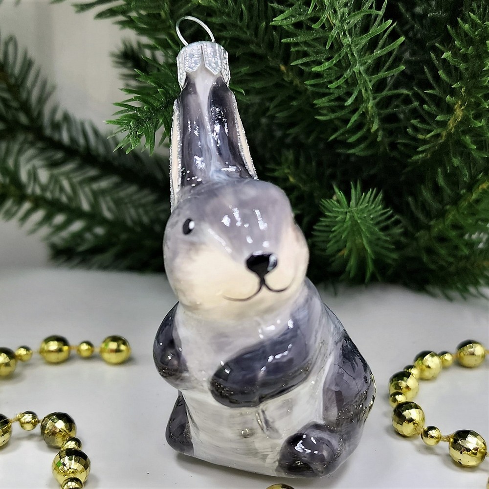 фото Стеклянная елочная игрушка Зайка серенький