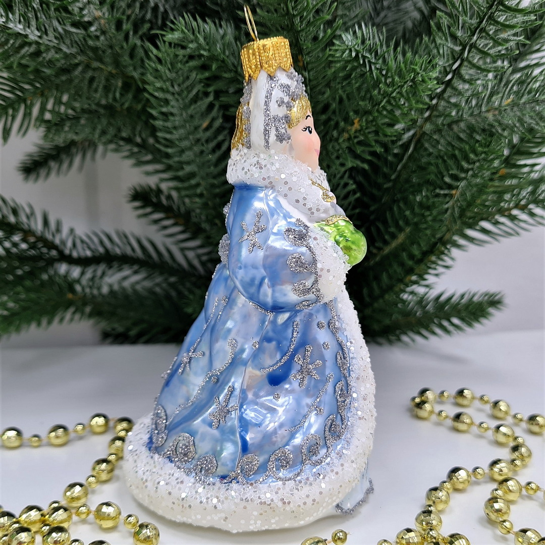 фото Стеклянная елочная игрушка Снегурочка с мишкой