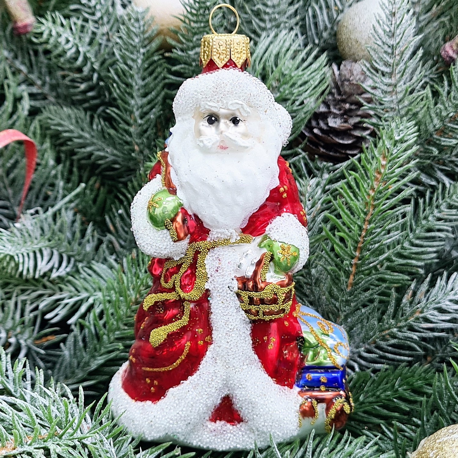 фото Стеклянная елочная игрушка Дед Мороз с подарками-2