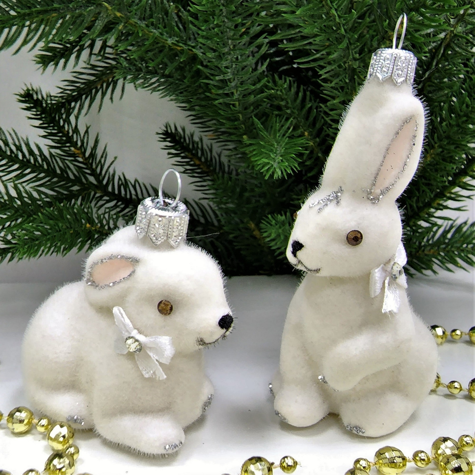 фото Набор ёлочных игрушек Два зайчика флок белые