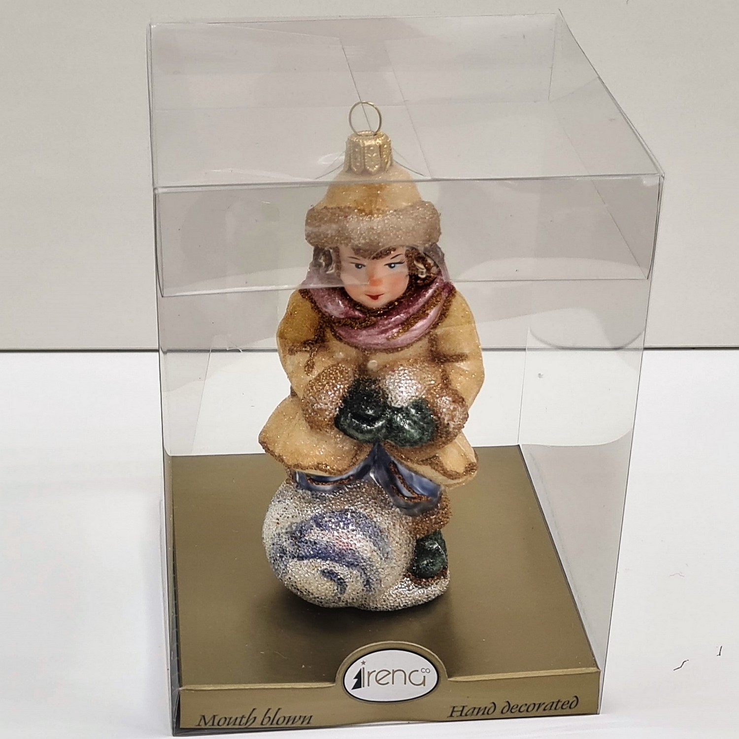 фото Стеклянная елочная игрушка Девочка со снежком сахар