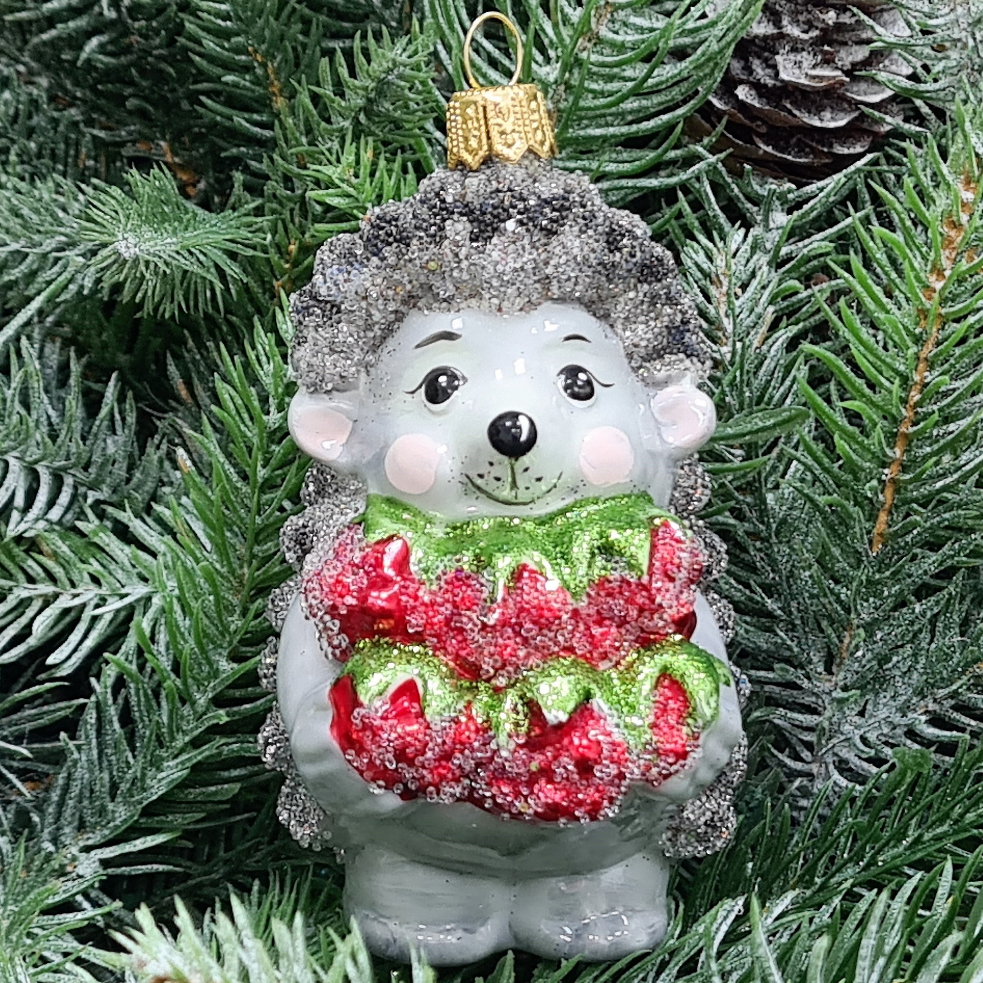 фото Стеклянная елочная игрушка Ежик с малиной