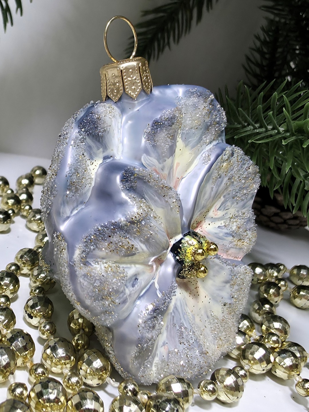 фото Стеклянная елочная игрушка Фиалка